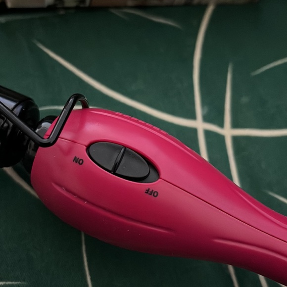 Revlon beach curl curling iron. - Picture 3 of 5